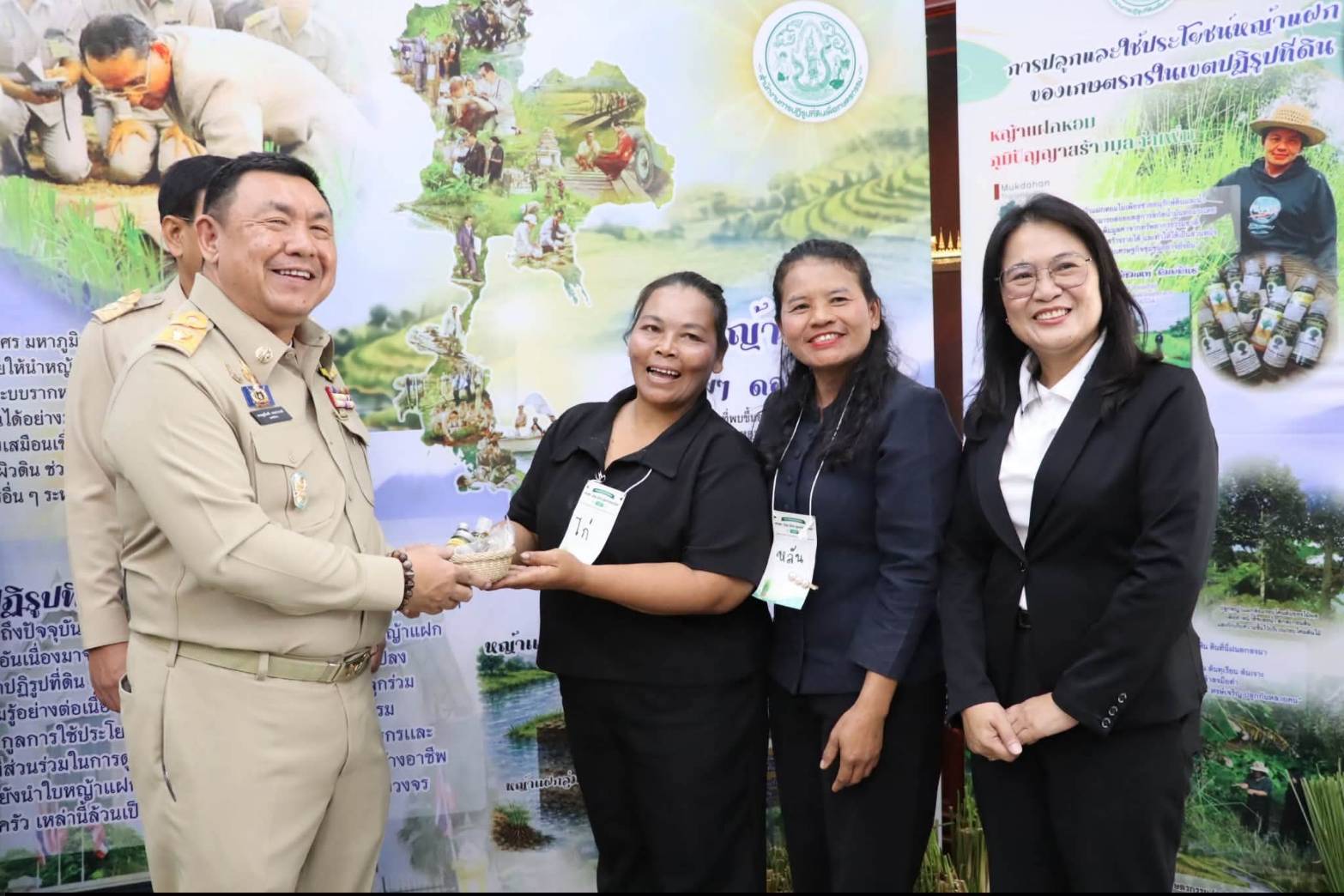 title - เลขาธิการสำนักงานการปฏิรูปที่ดินเพื่อเกษตรกรรม เป็นประธานในพิธีเปิดโครงการฝึกอบรมเชิงปฏิบัติการ หลักสูตร “รู้ปลูก รู้รักษา รู้คุณค่าของหญ้าแฝก” ระยะที่ 2 ภายใต้โครงการพัฒนาและรณรงค์การใช้หญ้าแฝกอันเนื่องมาจากพระราชดำริ ประจำปีงบประมาณ พ.ศ. 2569 ณ ศูนย์ส่งเสริมและพัฒนาอาชีพเสริมนอกภาคการเกษตร (ศพส.)